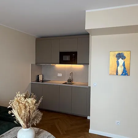 Bright 1br Floor نيس